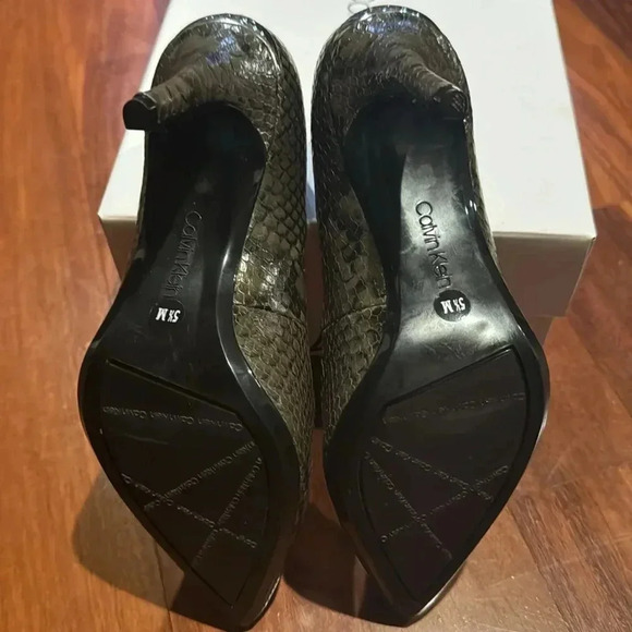 NWT | Calvin Klein Women's Gayle Pointy Toe Slip-On Dress Pumps - Picture 5 of 6
